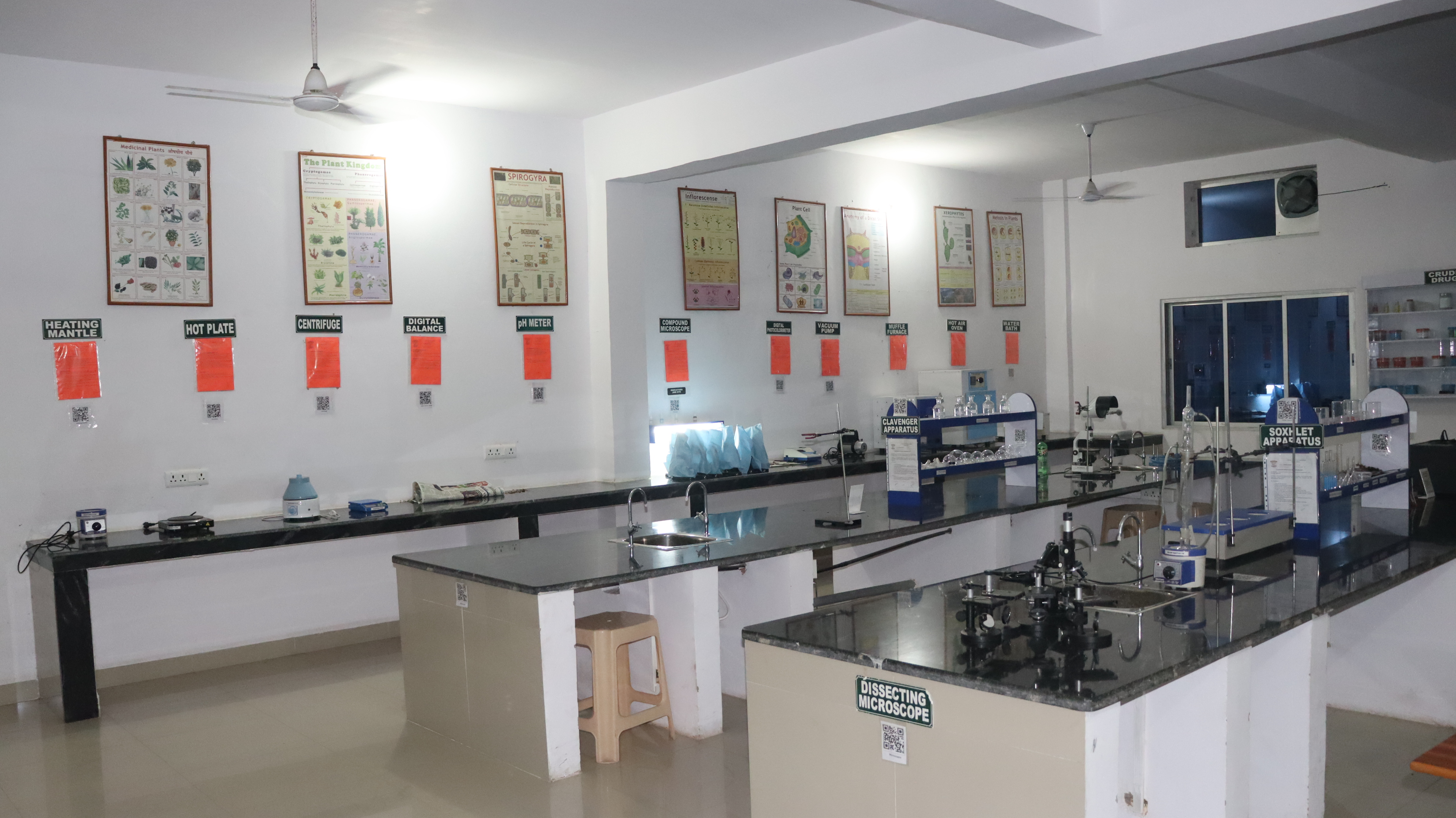 PHARMACOGNOSY LAB